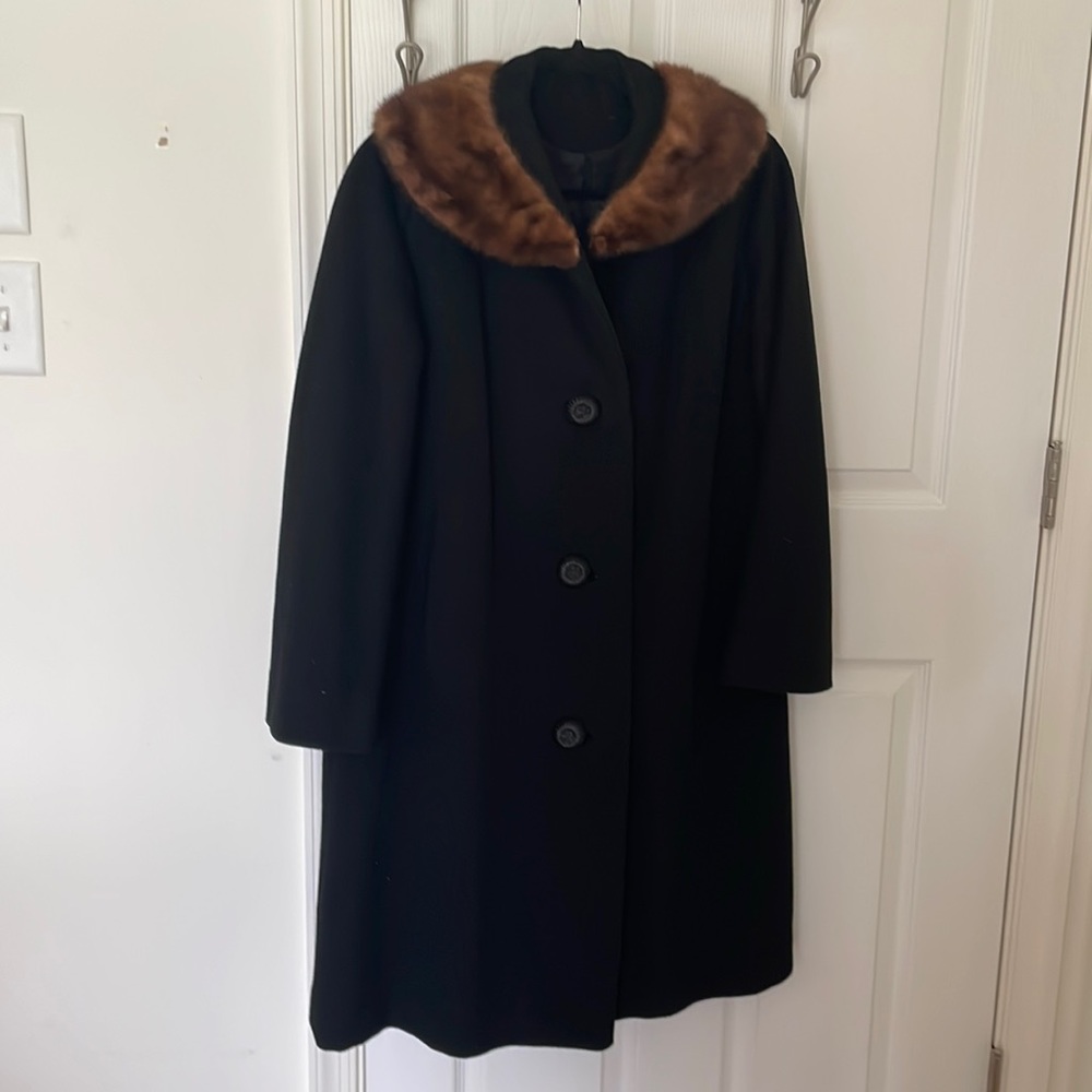Vintage black women’s XL long wool overcoat no tags mink collar